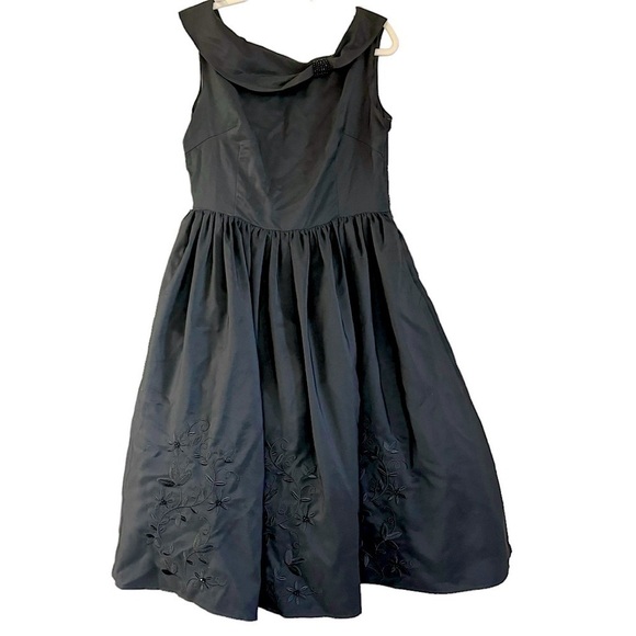 Collectif London 50’s Kate Doll Swing Dress Black Embroidered Full Skirt Size 10 - Picture 1 of 16